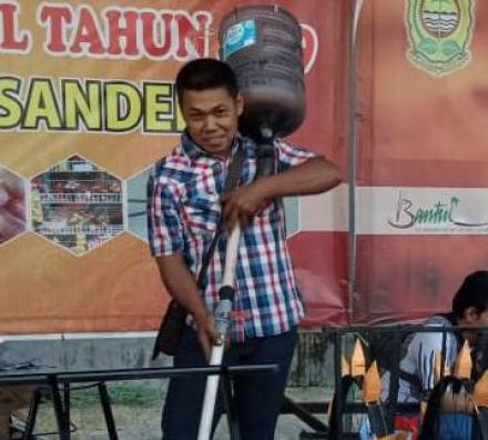 Warga Kurahan II  Menciptakan Alat Pemupuk Kering